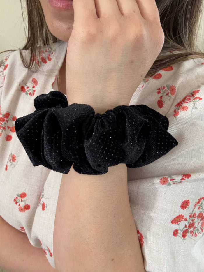 Model wearing Selena midi scrunchie on wrist.