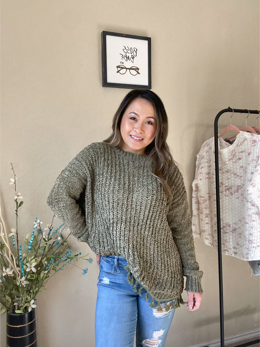 Tassel Hem Chunky Knit Sweater – Cozy & Stylish