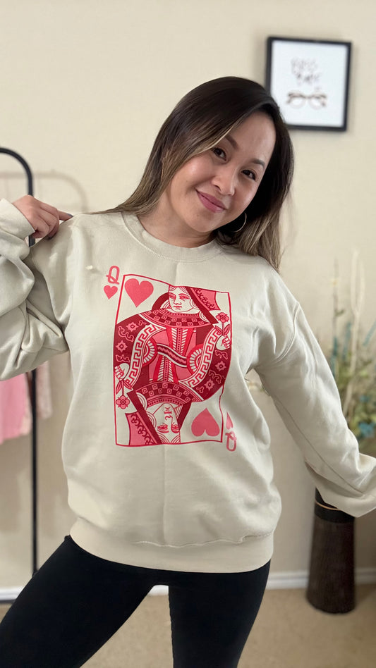Queen of Hearts Graphic Crewneck Sweatshirt – Cozy Cotton Blend